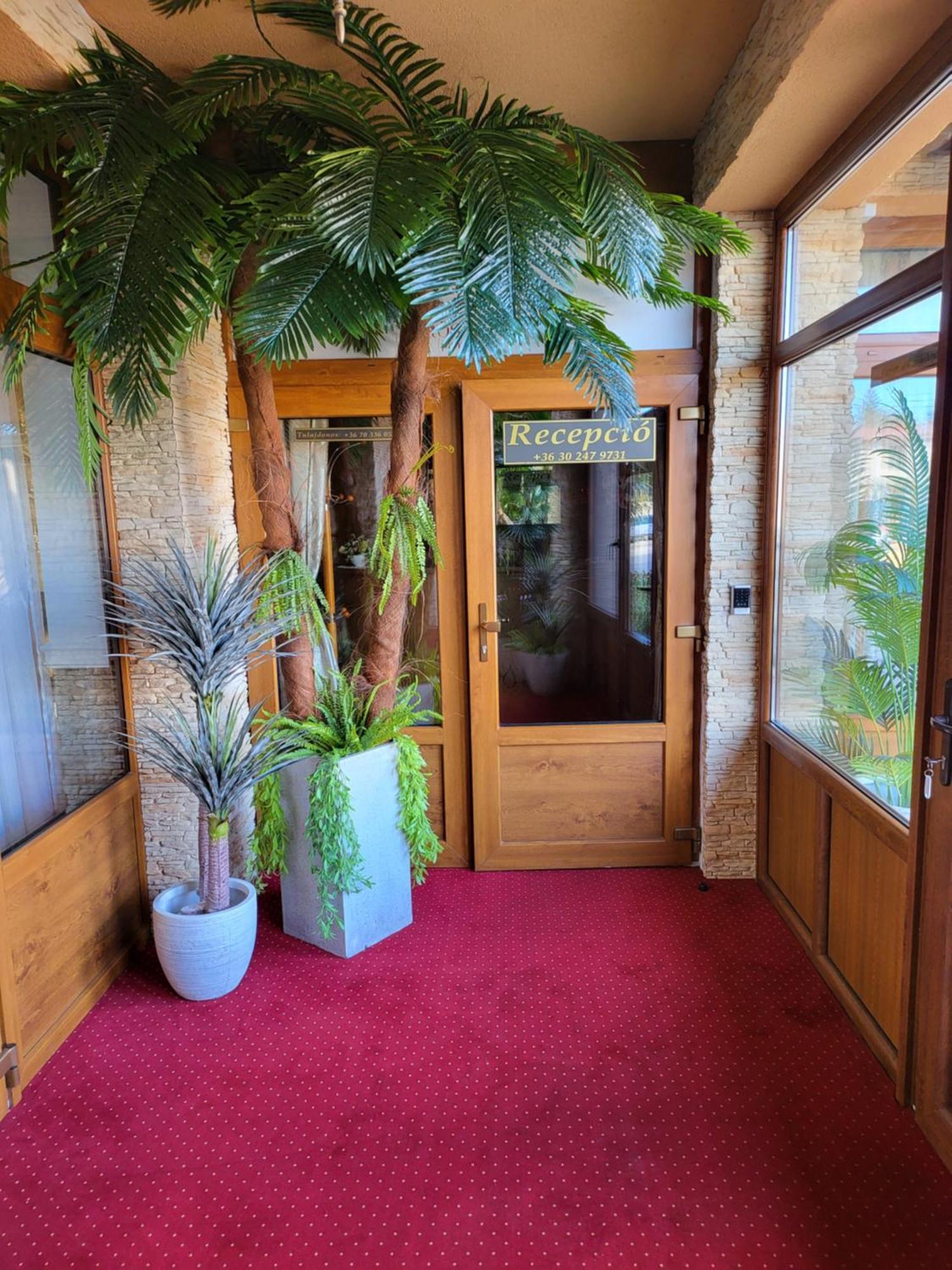 Voeroes Alom Panzio Bed & Breakfast Tiszakecske Exterior photo