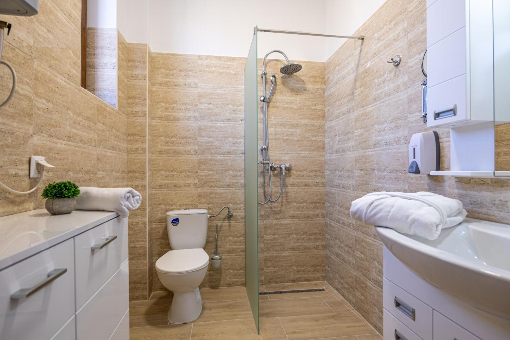 Voeroes Alom Panzio Bed & Breakfast Tiszakecske Exterior photo
